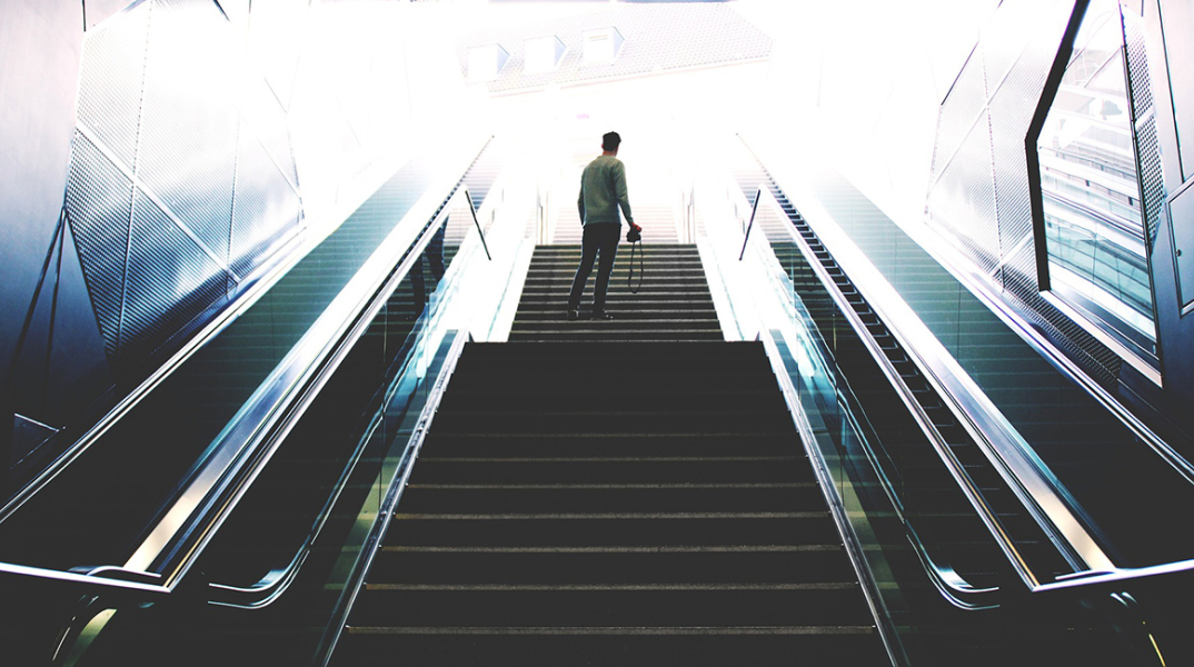 escalator-1245905_1920.jpg