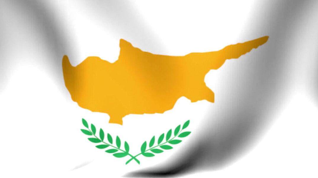 cyprus-flag32.jpg