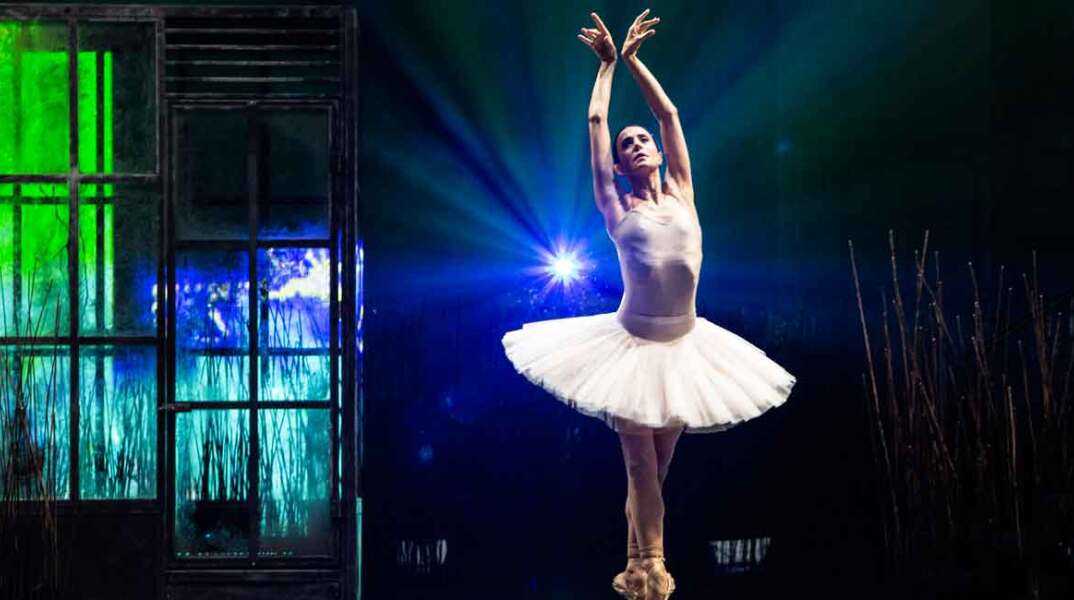 Η Μαρία Κουσουνή στη «Λίμνη των Κύκνων» © Κωνσταντίνος Ρήγος