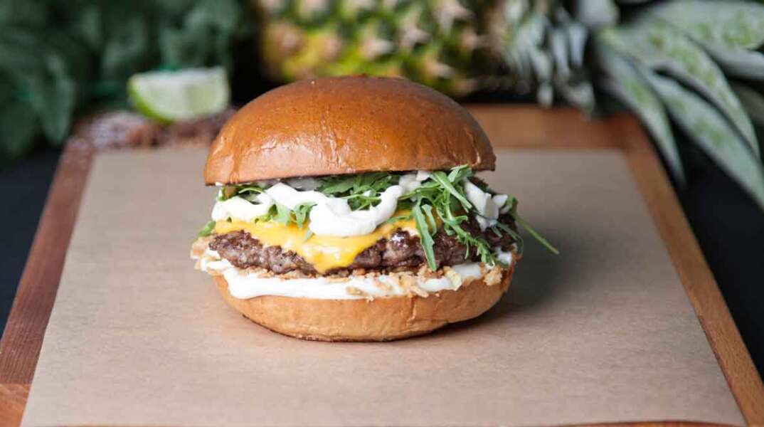 Angus Young Burger από το The Big Kahuna