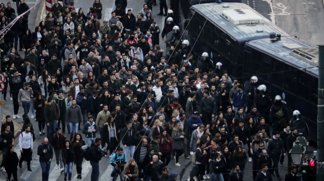 Στην αμερικανική πρεσβεία ο κύριος όγκος της διαδήλωσης για το Πολυτεχνείο 