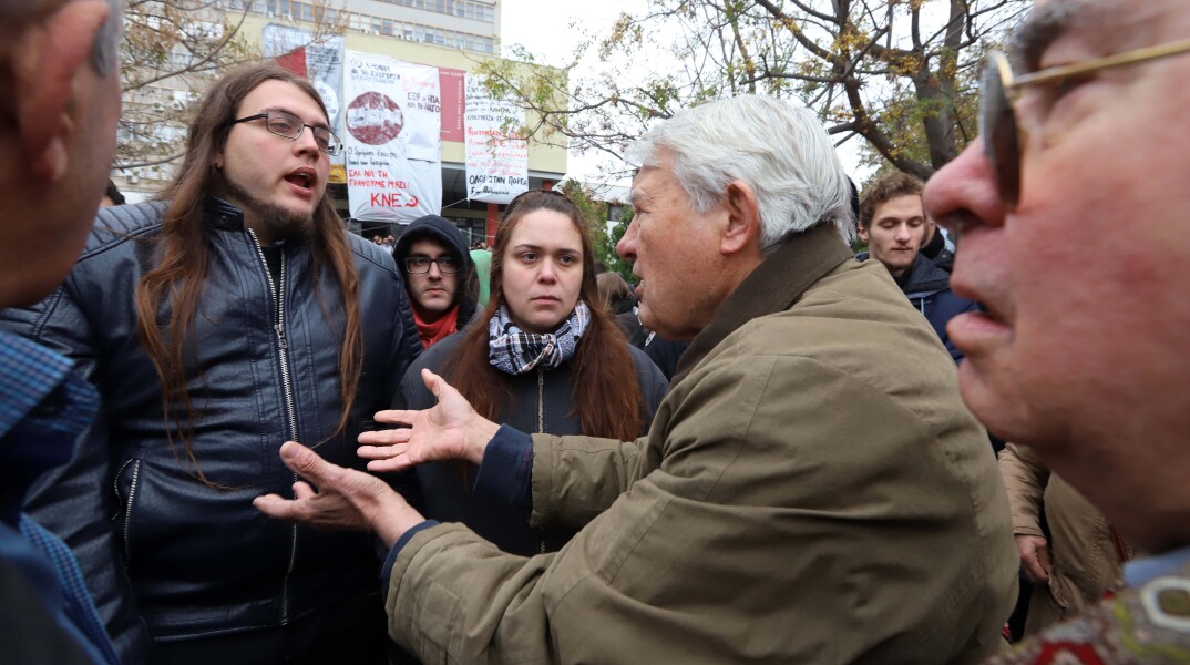 Προπηλακισμό μελών του Συνδέσμου Φυλακισθέντων και Εξορισθέντων Αντιστασιακών καταγγέλλει ο ΣΥΡΙΖΑ