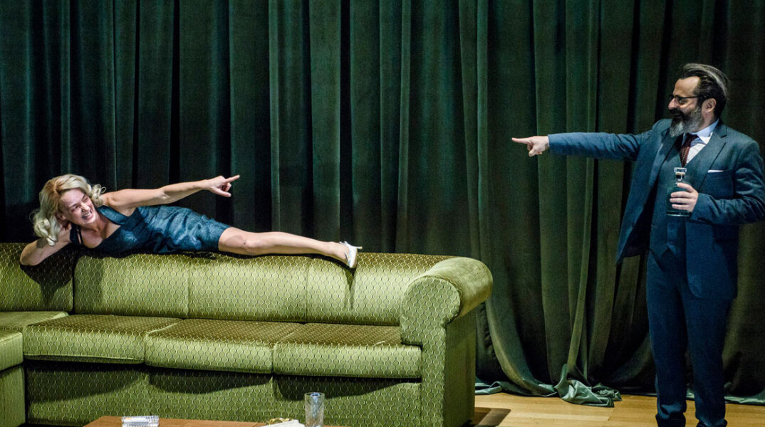 «Ποιος φοβάται τη Βιρτζίνια Γουλφ;» σε σκηνοθεσία της Μαρίας Πανουργιά, Στέγη του Ιδρύματος Ωνάση, Μικρή Σκηνή