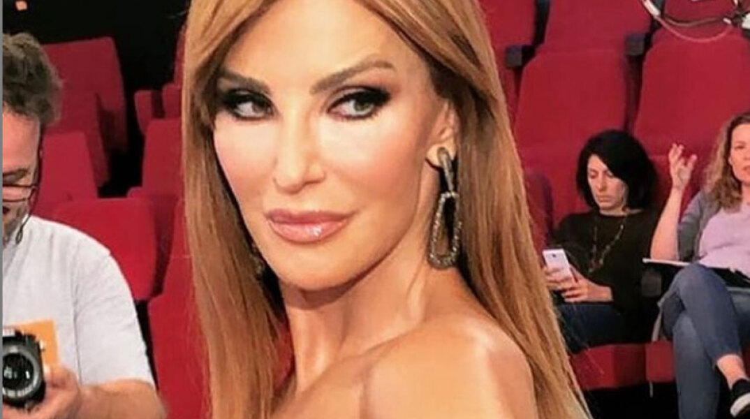 Βίκυ Χατζηβασιλείου 