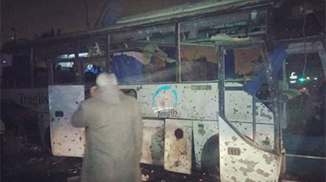 Έκρηξη σε τουριστικό λεωφορείο στη Γκίζα
