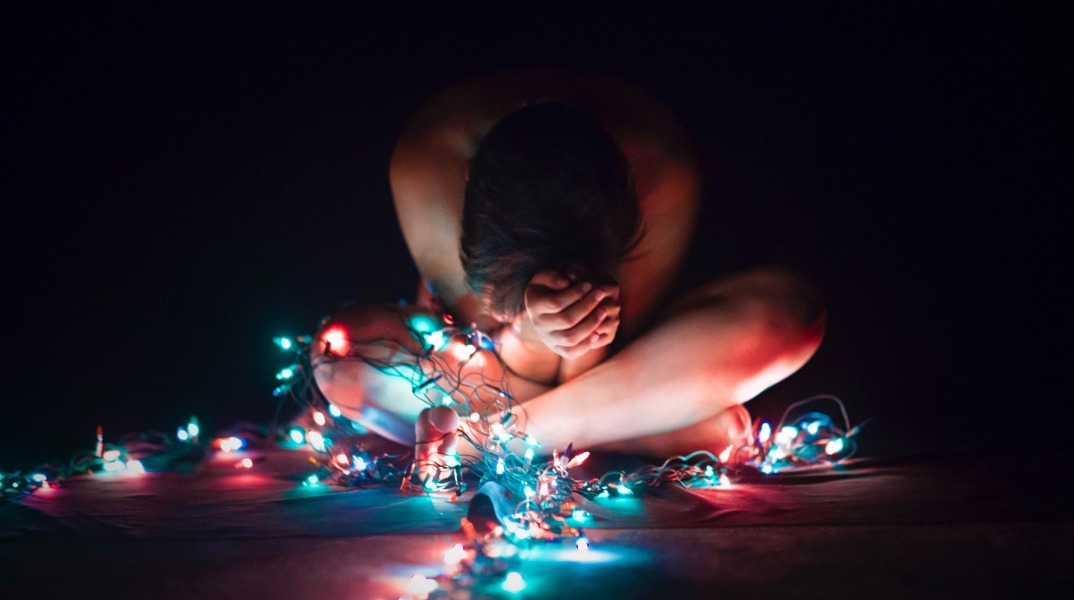 Κατάθλιψη των γιορτών: Πόσο επικίνδυνη είναι