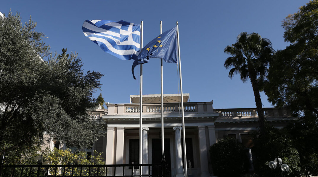 Μέγαρο Μαξίμου - Υπόθεση  NOVARTIS 