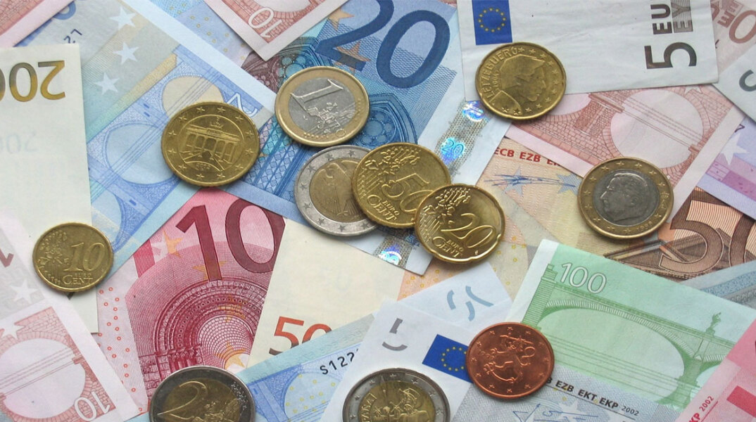 Χαρτονομίσματα και κέρματα ευρώ