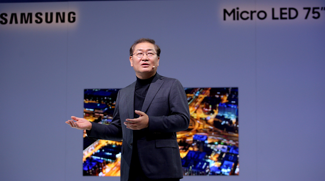 press_release_samsung_unveils_the_future_of_displays_at_ces_jh_han_on_the_stage.jpg