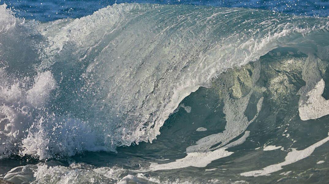 Πτώμα στη θάλασσα