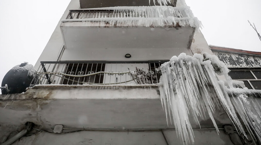 Σταλακτίκες σε πολυκατοικία της Θεσσαλονίκης