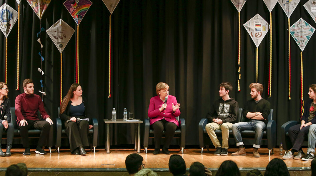 Η Μέρκελ στη Γερμανική Σχολή