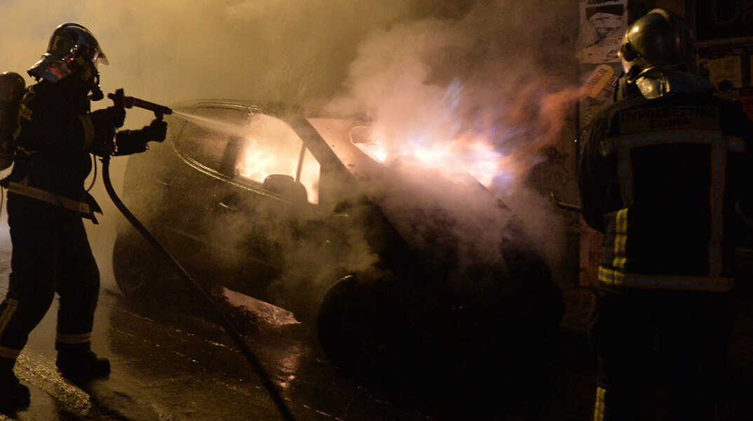 Αυτοκίνητο στις φλόγες