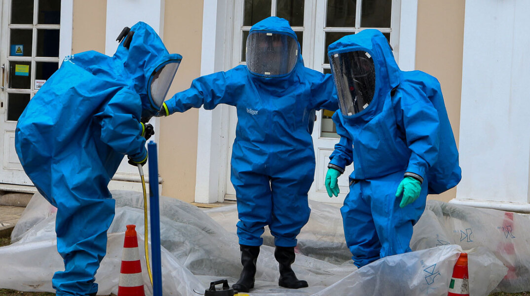 Ύποπτος φάκελος με σκόνη/