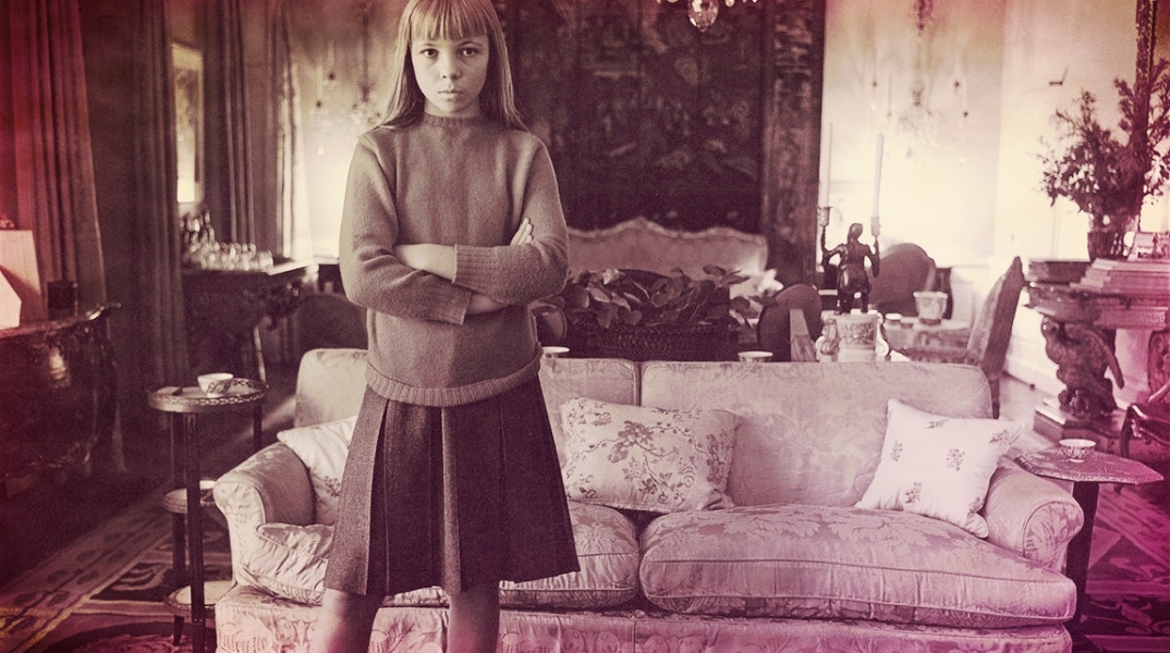 Diane Arbus, Penelope Tree in her living room, N.Y.C. 1962