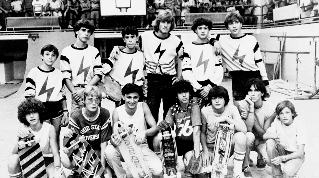 Μέσα δεκαετίας του ’70. Θεσσαλονίκη: Οι Thunder Bons στον πρώτο τους αγώνα Sk8 στη ΧΑΝΘ.