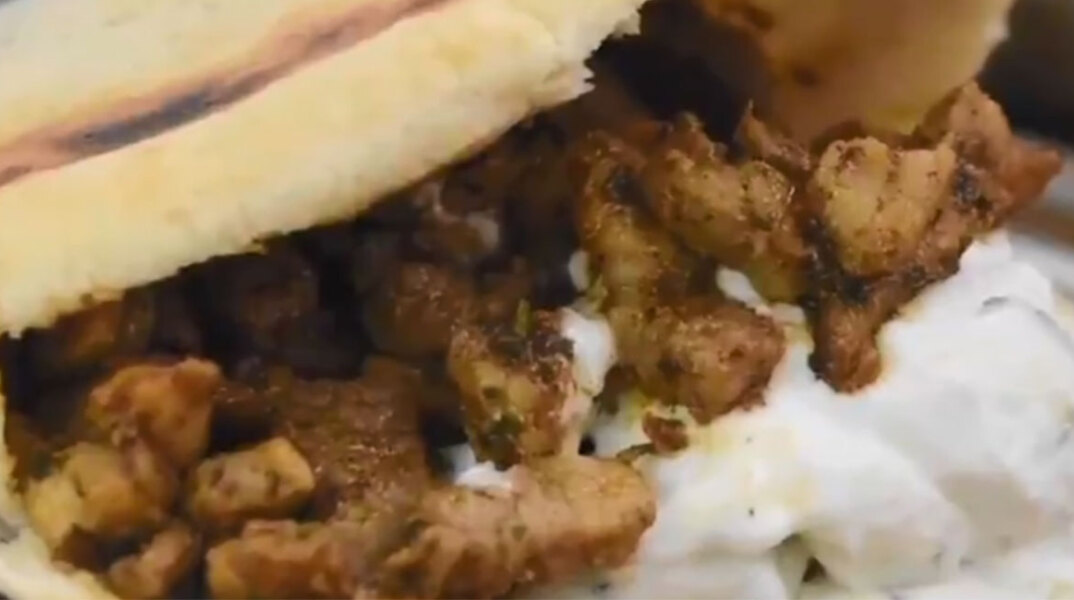 Προαναγγελία μεταγραφών με πιτόγυρα και χωριάτικη