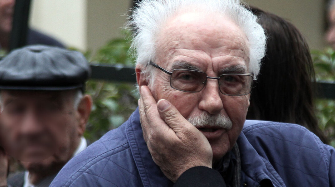 Τρύφων Καρατζάς