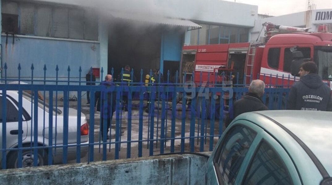 Πυρκαγιά σε εργοστάσιο στη Θεσσαλονίκη