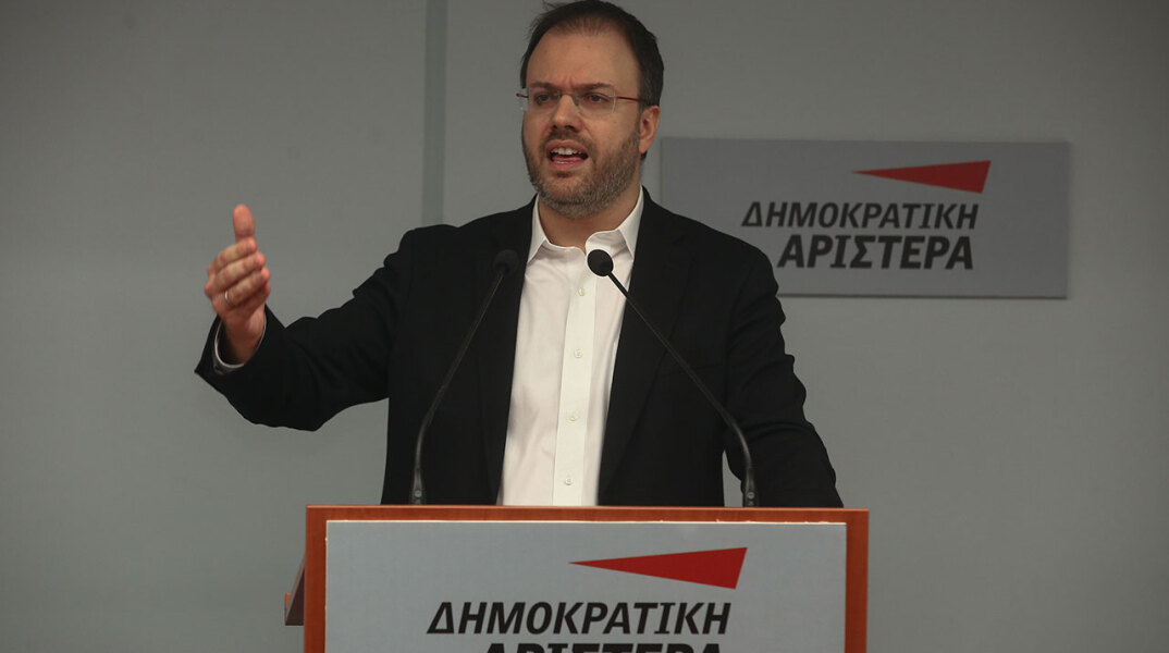 Θανάσης Θεοχαρόπουλος