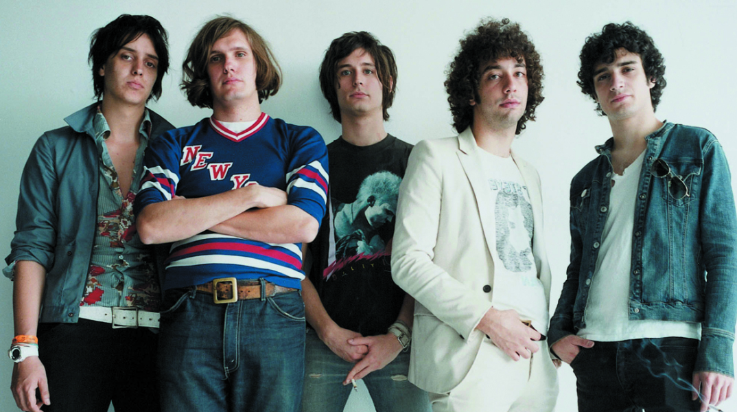 Oι Strokes έβγαλαν καινούργιο δίσκο με τίτλο «Room on Fire»