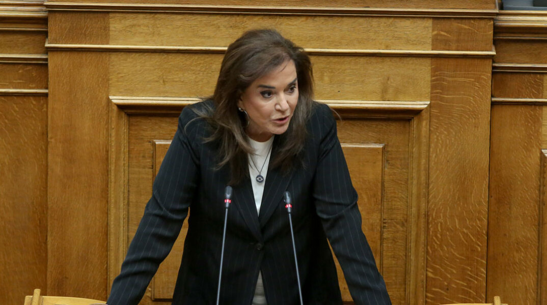 Ντόρα Μπακογιάννη / Βουλή