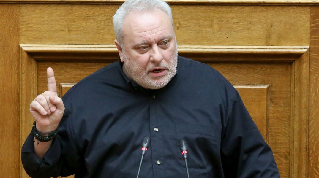 Σφοδρή επίθεση Ψαριανού σε Θεοδωράκη, τον κατηγορεί για αμετροέπεια και μικρομεγαλισμό 