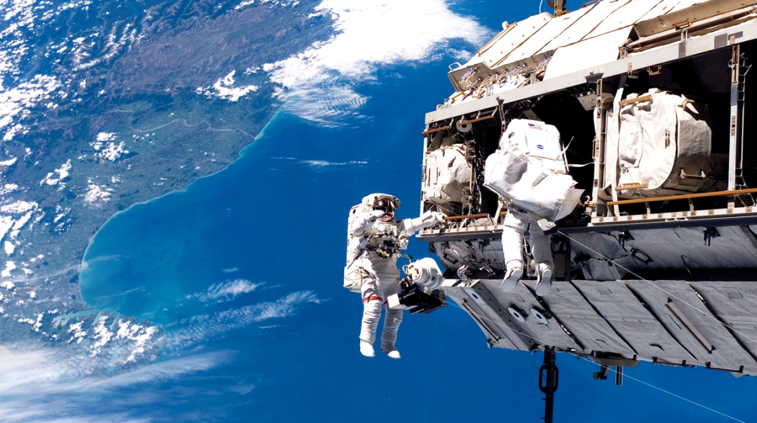 13-sts-116_spacewalk_1.jpg