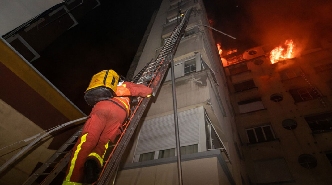 Φωτιά σε κτίριο στο Παρίσι