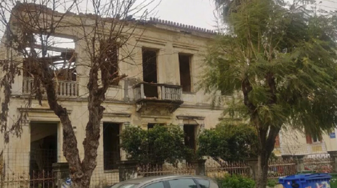 Κατέρρευσε στέγη και τμήμα νεοκλασικού στα Χανιά 