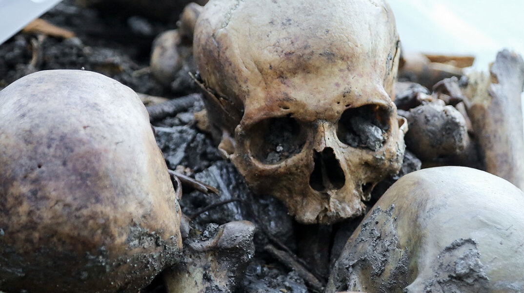 Λέσβος: Πέταξαν ανθρώπινα κρανία έξω από το κοιμητήριο