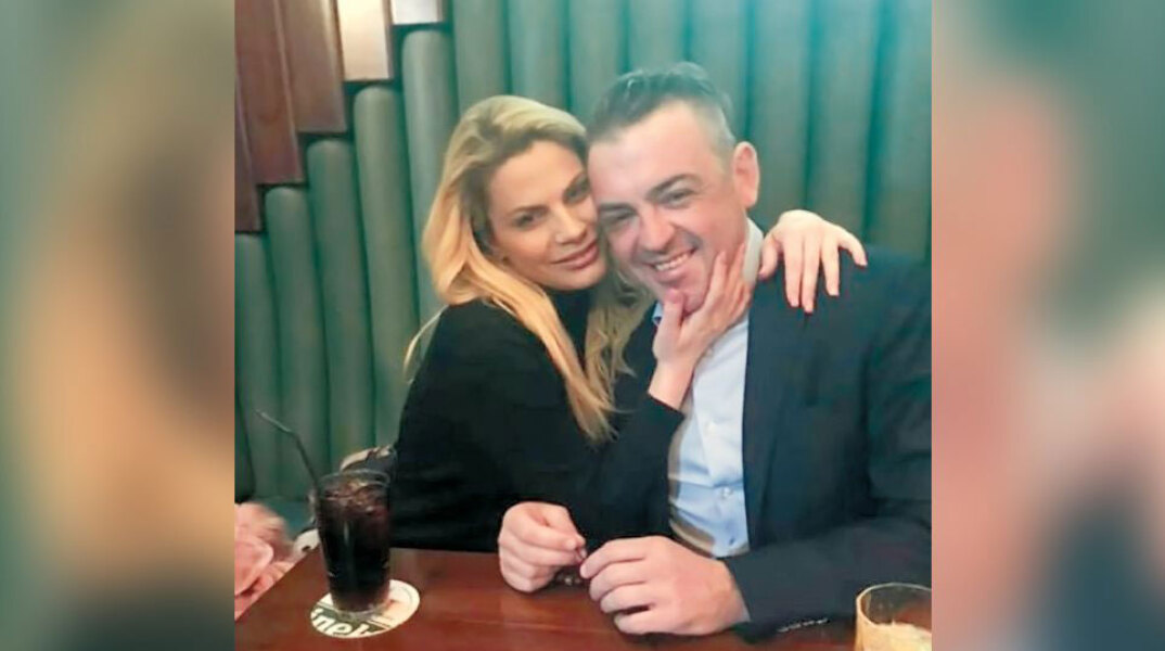 Μανώλη Πετσίτης - Βίκυ Καρνέζη