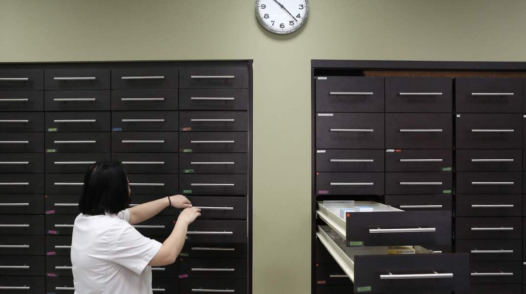 Άδειασαν τα ράφια των φαρμακείων…