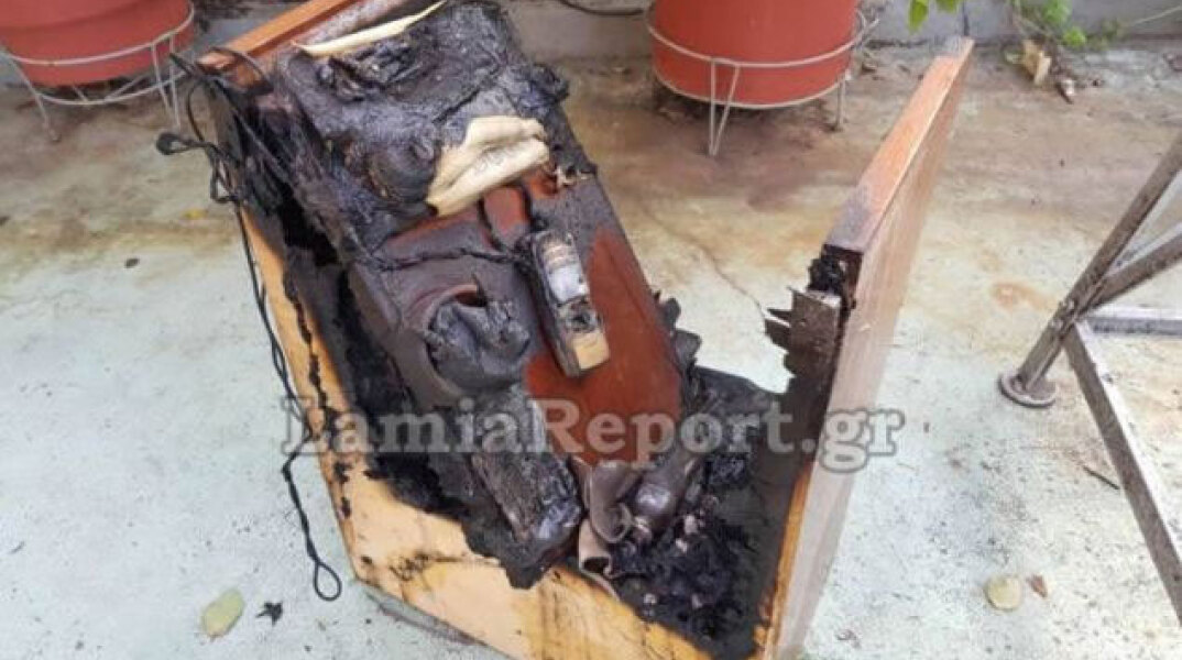 Άφησε το κινητό να φορτίζει και έπιασε φωτιά το σπίτι 