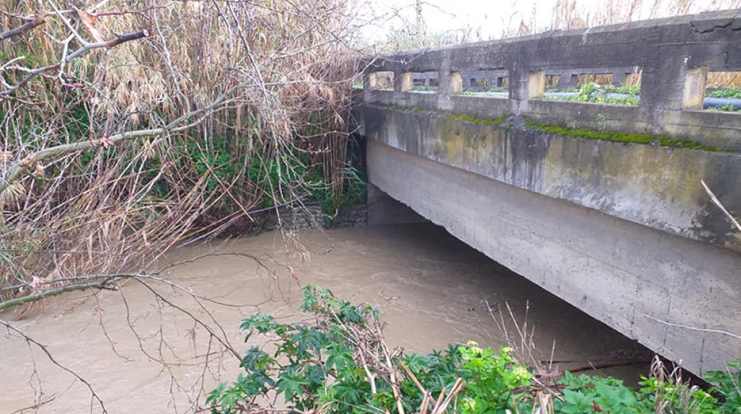 Αυτοκίνητο με 4 επιβάτες παρασύρθηκε στο Γεροπόταμο