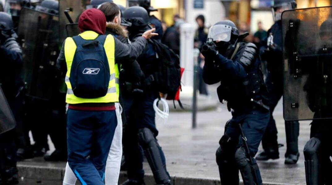 Κίτρινα Γιλέκα, Παρίσι / © EPA/ETIENNE LAURENT