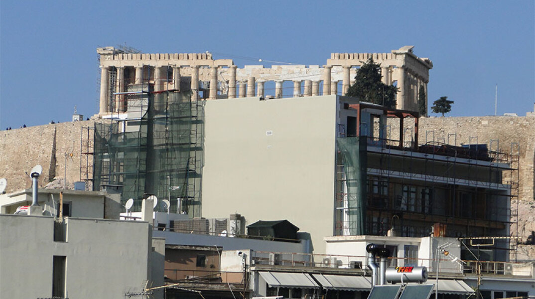 Τεράστια ξενοδοχεία «κρύβουν» την Ακρόπολη