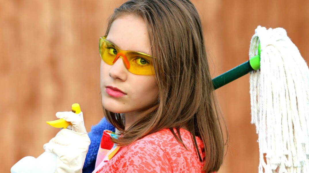 girl-cleaning.jpg