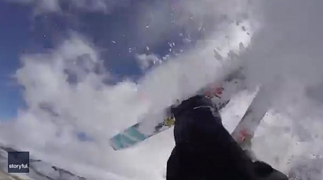 Σκιέρ καταδιώκεται από χιονοστιβάδα