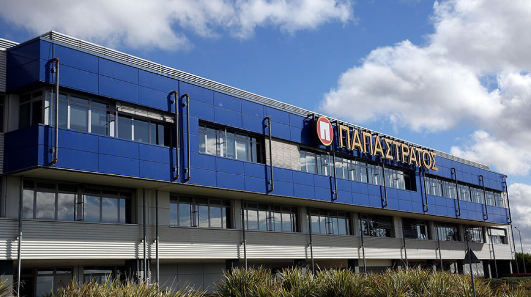 Παπαστράτος