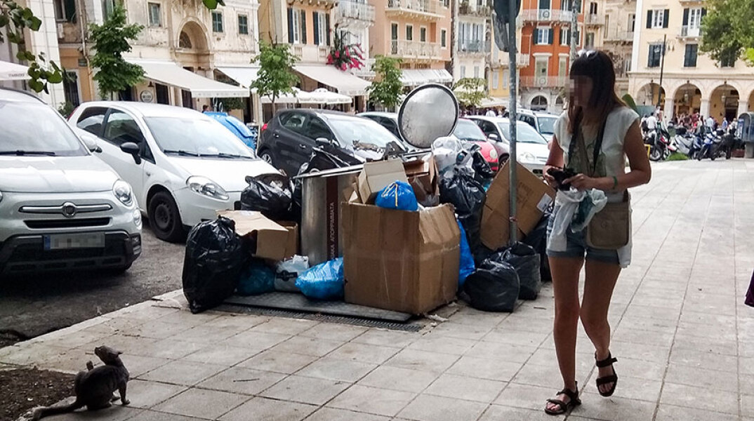 Σκουπίδια στην Κέρκυρα