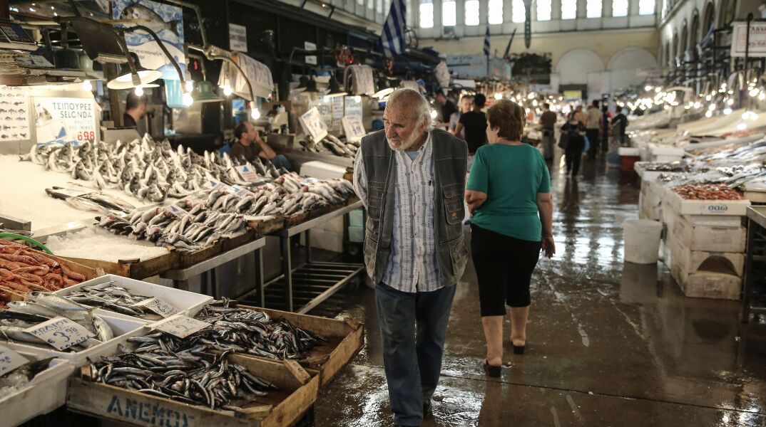 Η λειτουργία των καταστημάτων την Κυριακή και την Καθαρά Δευτέρα