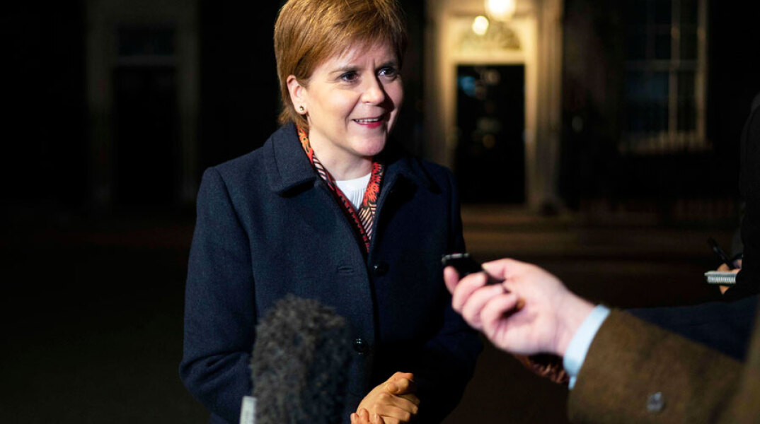 Νίκολα Στέρτζον