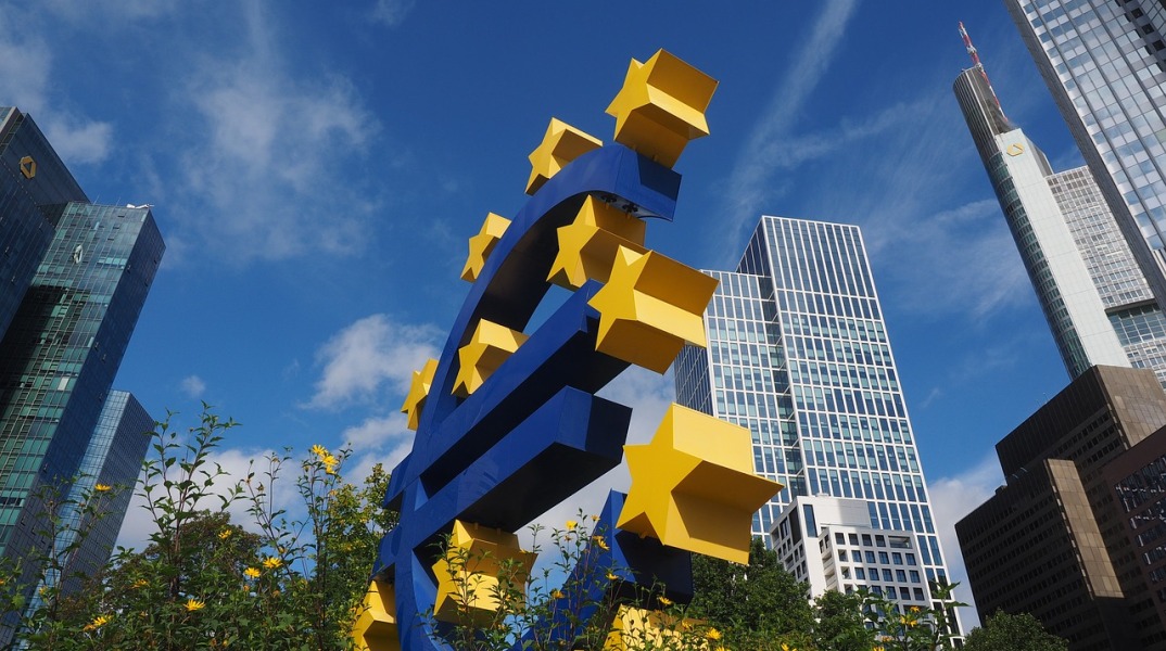 euro-sculpture-2867942_1280.jpg