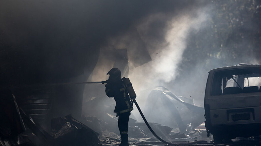 Πυρκαγιά σε εργοστάσιο βιομηχανίας χάρτου