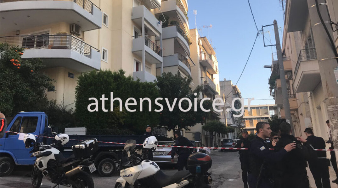 Μητέρα με το παιδί της έπεσαν από τον 5ο όροφο στο Νέο Κόσμο