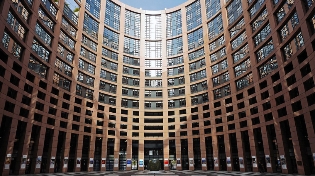 european-parliament-1265254_1280.jpg