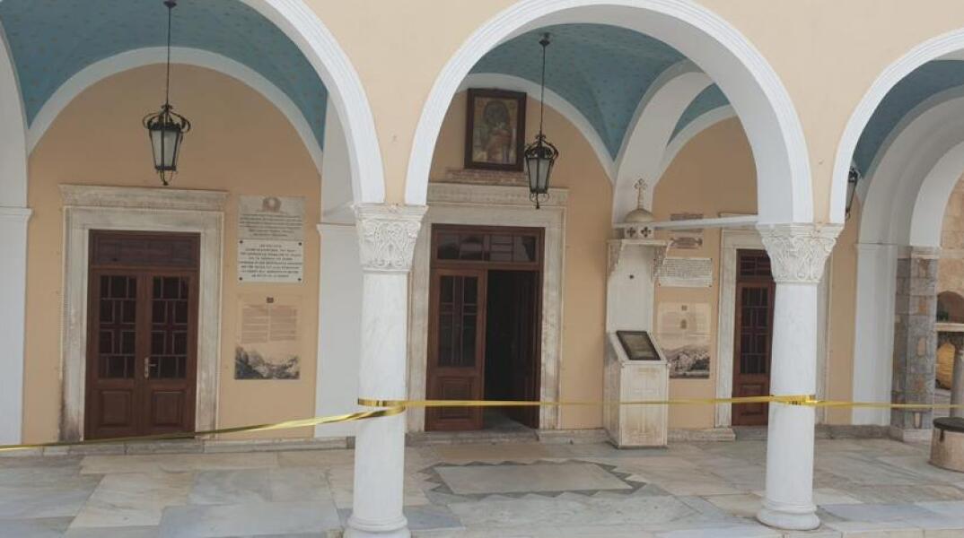 Ιερός Καθεδρικός Ναόw Κοιμήσεως Θεοτόκου Ύδρας