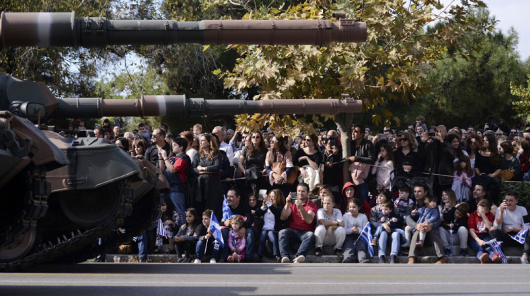 Στρατιωτική παρέλαση