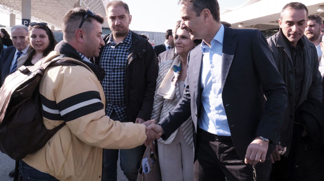 Ναι στα αδειοδοτημένα ταξί, όχι στην Uber, από τον Κυριάκο Μητσοτάκη